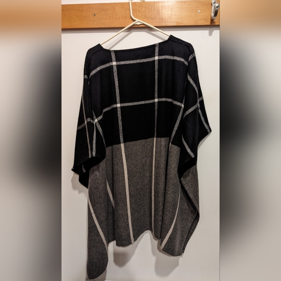 Oversized Poncho - Picture 2 of 2